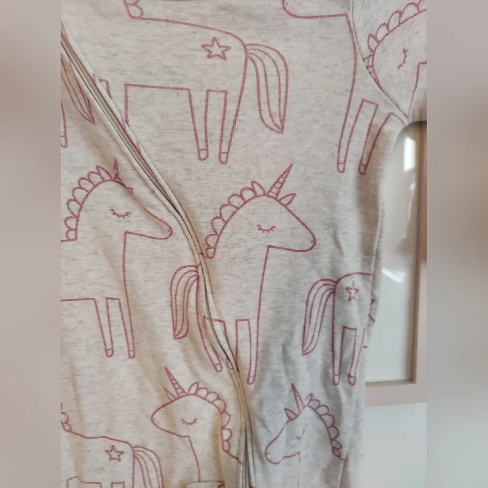 🎁10/$25-Unicorn Sleeper, gray and pink,  6 month